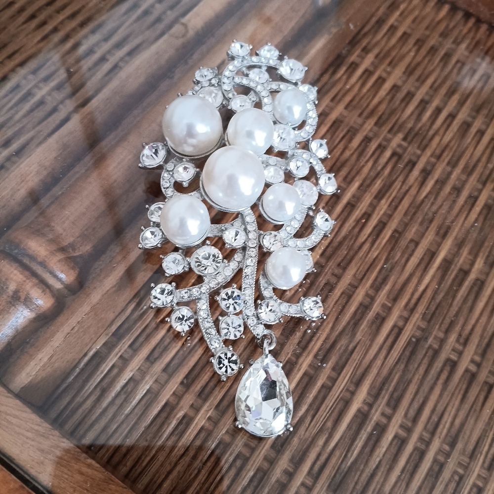 Y2K PEARL & RHINESTONE BROOCH